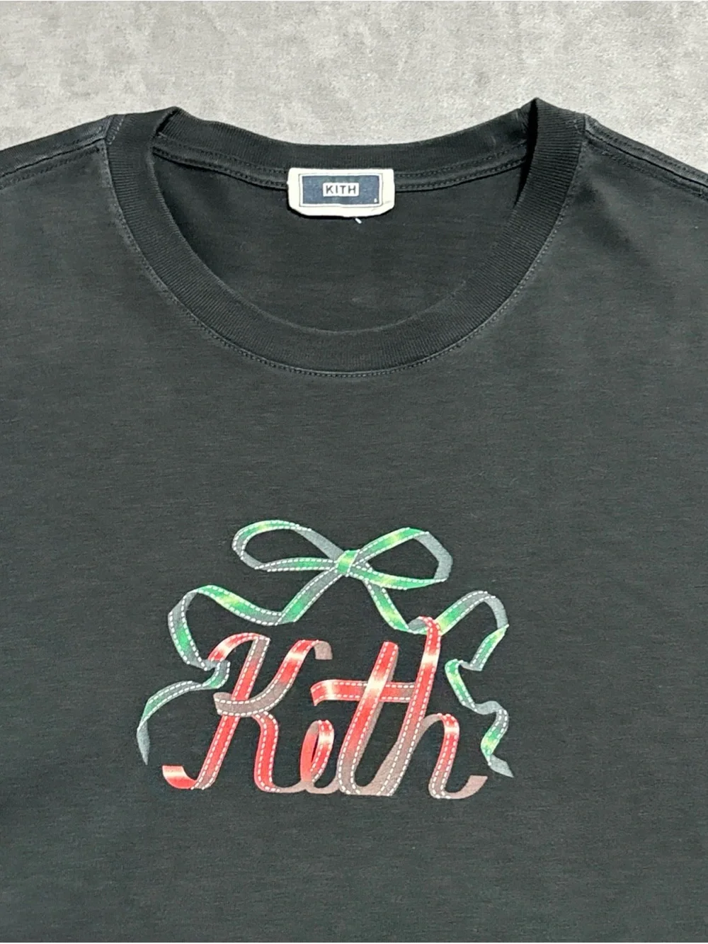 Kith Kithmas Ribbon Tee Large Black Graphic T-Shirt Box Logo StreetWear